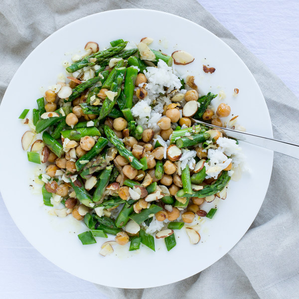 Asparagus & Chickpea Rice Bowl with Almonds & Lemon Vinaigrette